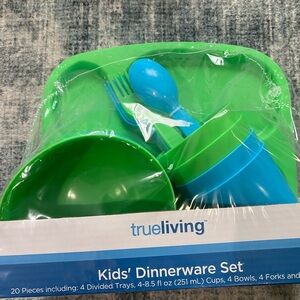 New True Living Kids' Dinnerware Set - Green and Blue